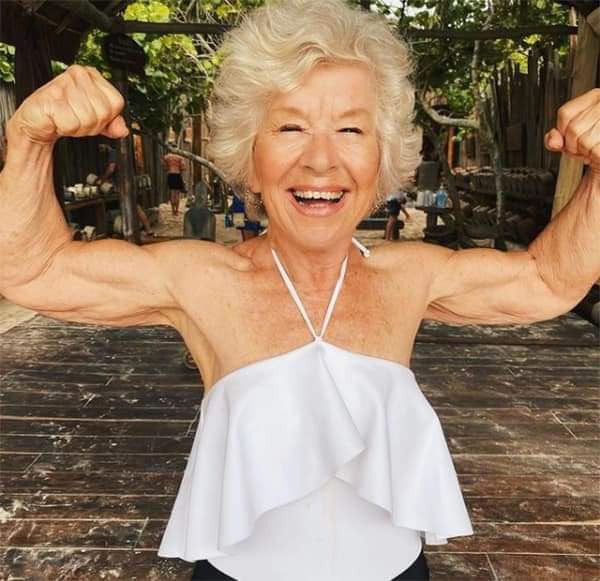 Joan McDonald, l’influenceuse fitness de 75 ans qui a conquis de nombreux fans grâce à sa personnalité