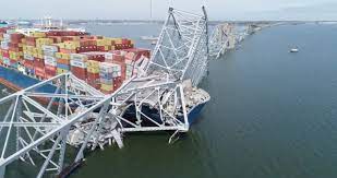 Un pont s’effondre aux USA : deux corps sont retrouvés dans l’eau ; le navire a subi une maintenance peu de temps avant l’impact, selon la Garde côtière